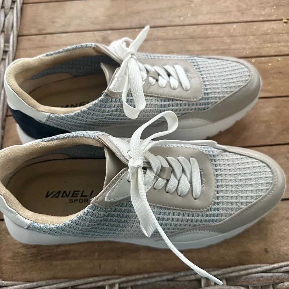 Vaneli Quip Women’s Athletic Inspired Sneakers 8.5N